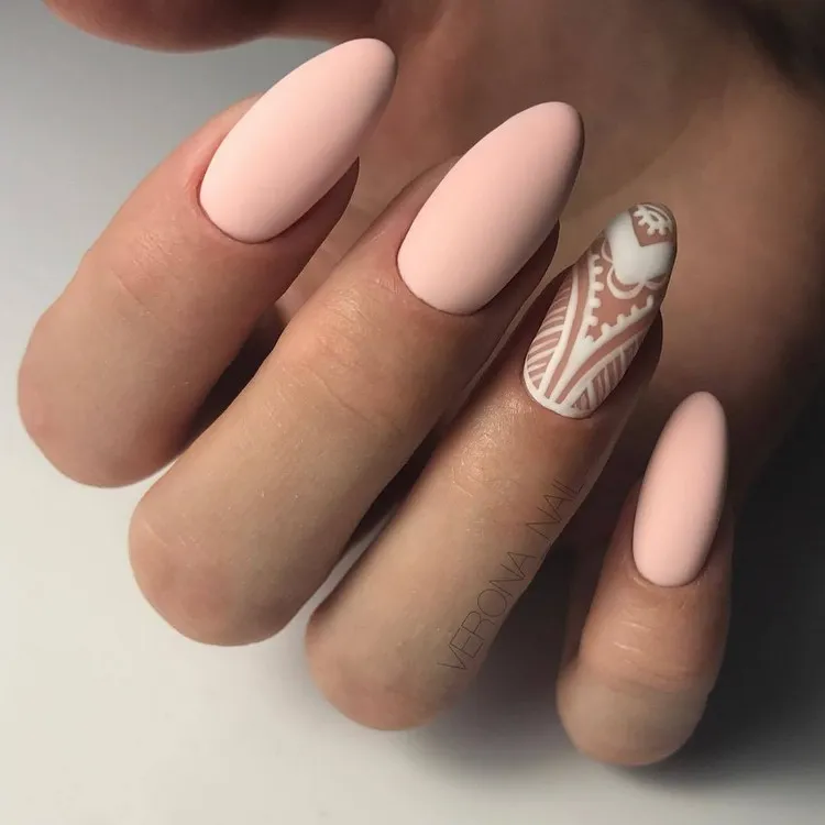 déco ongles 2022 nail art nude couleur rose pâle