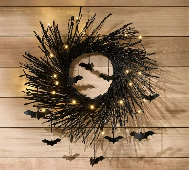 décoration Halloween 2022 couronne noire lampes led chauve souris figures découpées