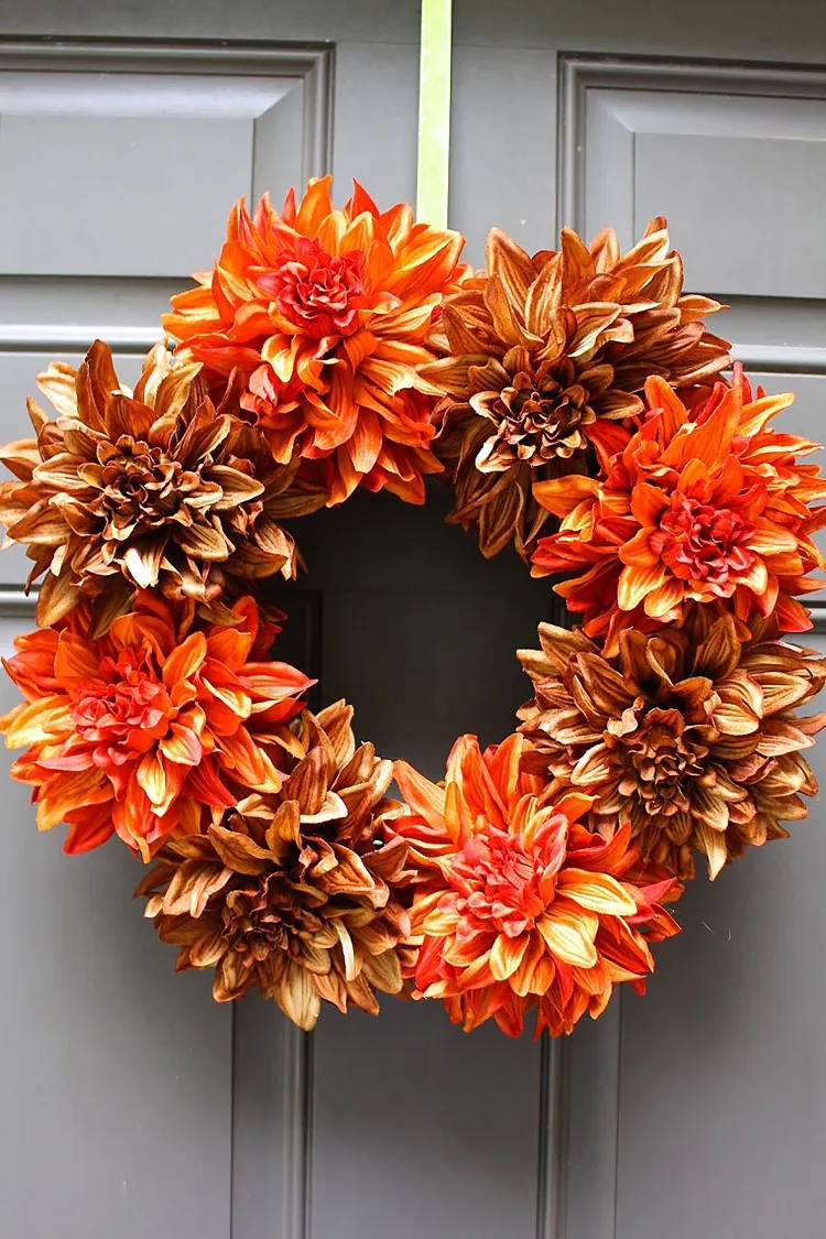fleurs en tissu pour décorer la porte de votre maison