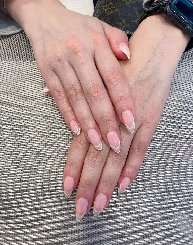 french manucure nude et blanc tendance ongles 2022