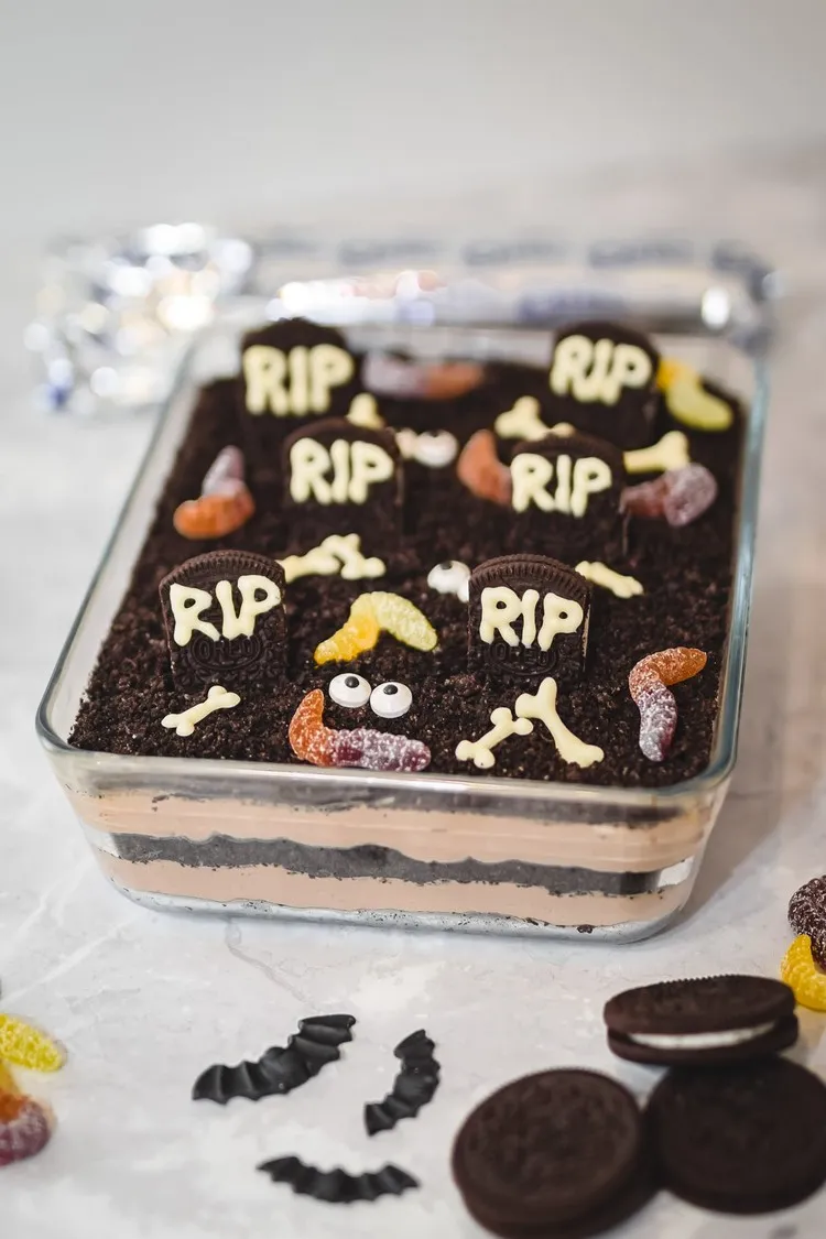 Halloween Cake Graveyard Easy And Quick Halloween Dessert Idea About Oreo Cookies