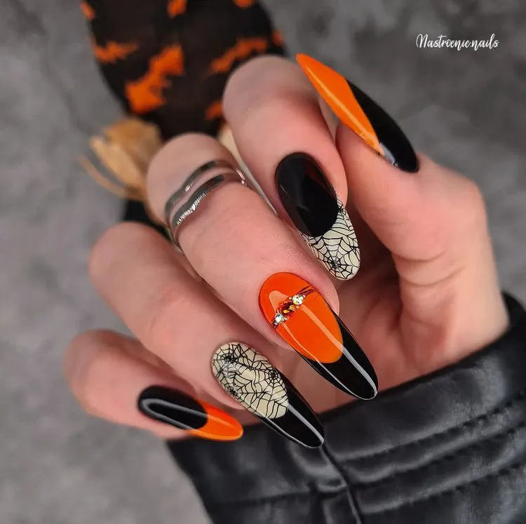 gel manicure halloween en orange et noir