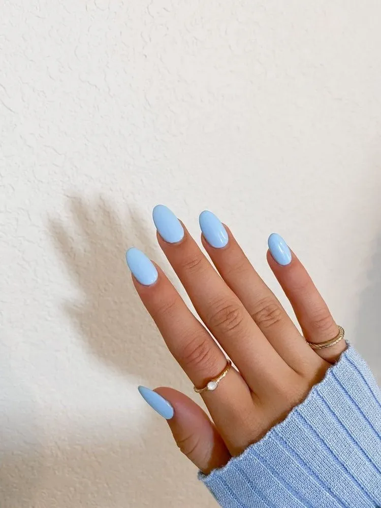 manucure couleur tendance 2022 baby blue nail art tendance hiver 2022 bleu pastel