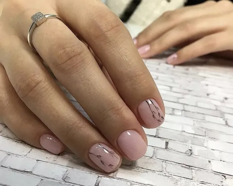 manucure nude nails tendance 2022 déco ongles fleurs