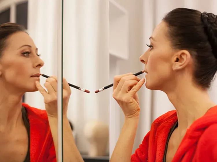 maquillage qui vieillit lévres erreurs courantes faux pas font paraitre plus agée comment éviter