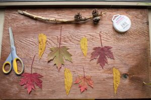 matériel bricolage automne feuilles décoration murale mobile suspendre