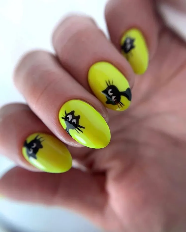 nail art chat noir sur ongles neon