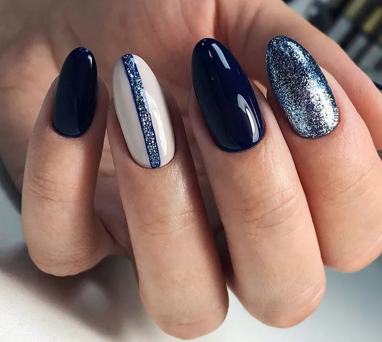 nail art hiver bleu et beige paillettes ongles en gel hiver