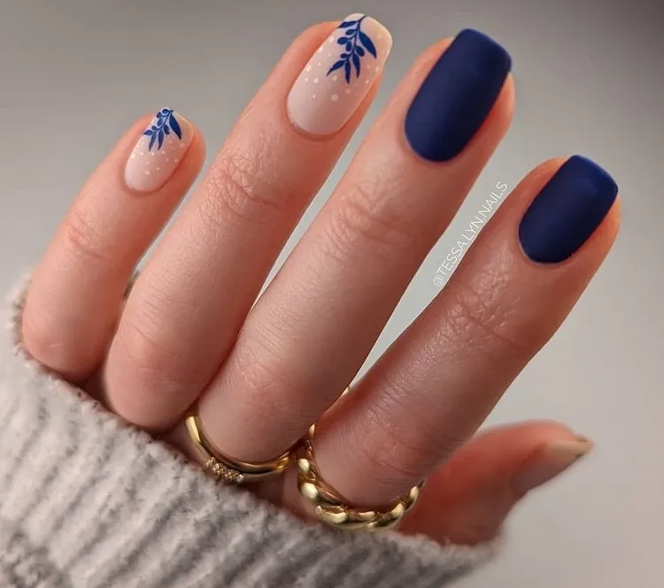 nail art hiver bleu mate tendance déco ongles