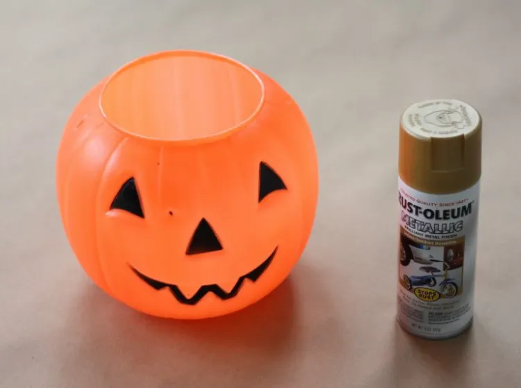 panier bonbons halloween diy fabriquer seau citrouille bombe peinture