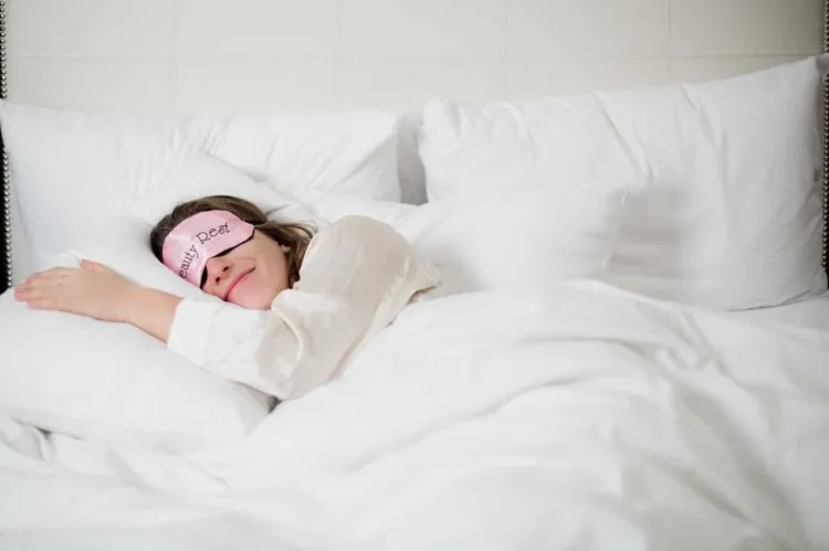 perdre poids dormant 8 heures sommeil par nuit astuces bruler calories maigrir