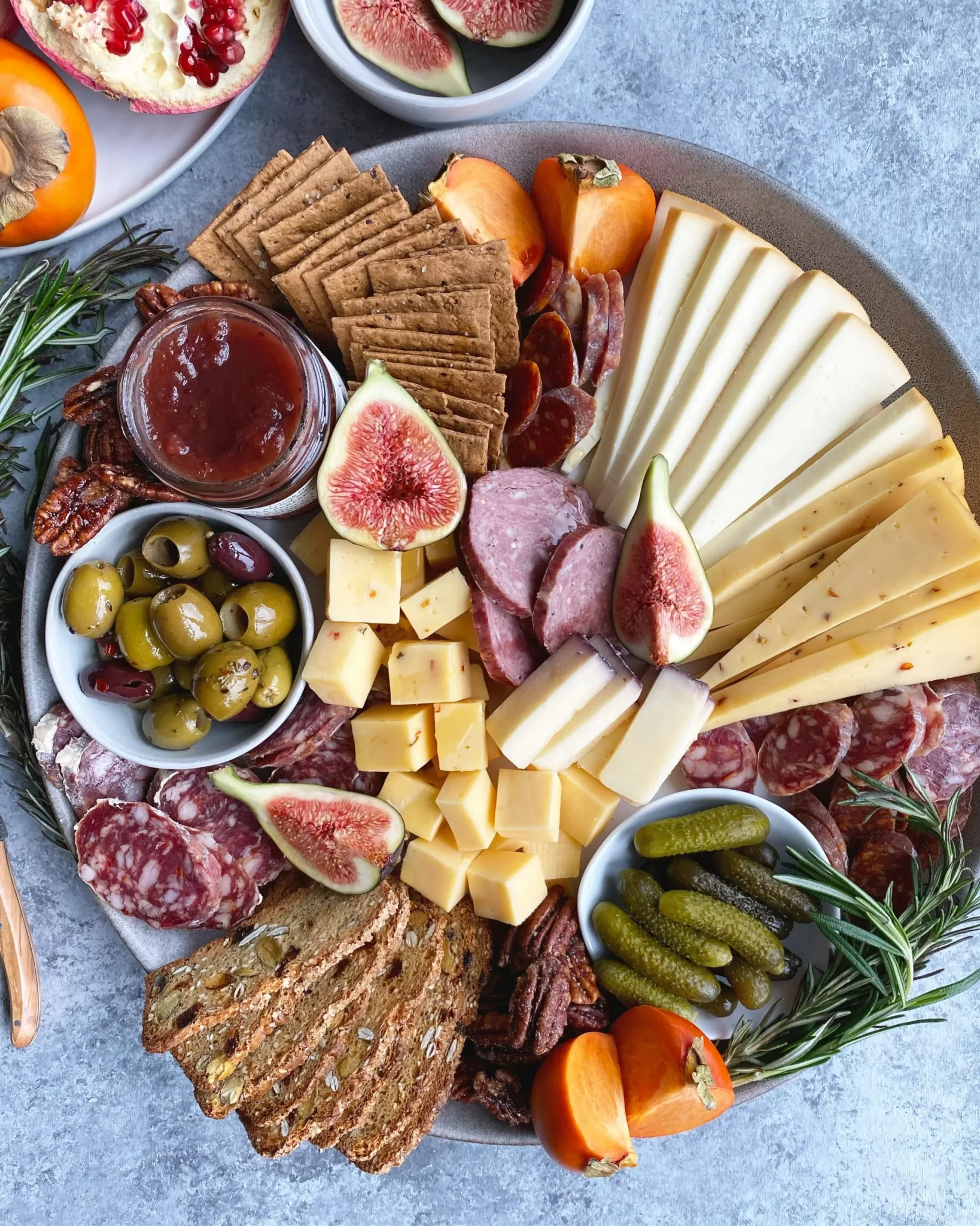 plateau de charcuterie fromage figues kaki olives apéro italien automne