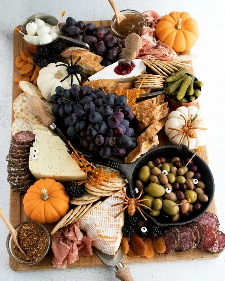 plateau gourmand halloween charcuteries fromages bonbons