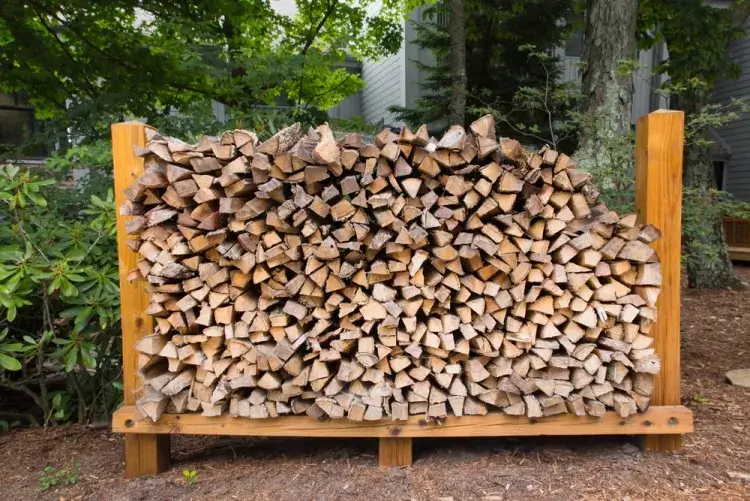 stockage bois extérieur sur support