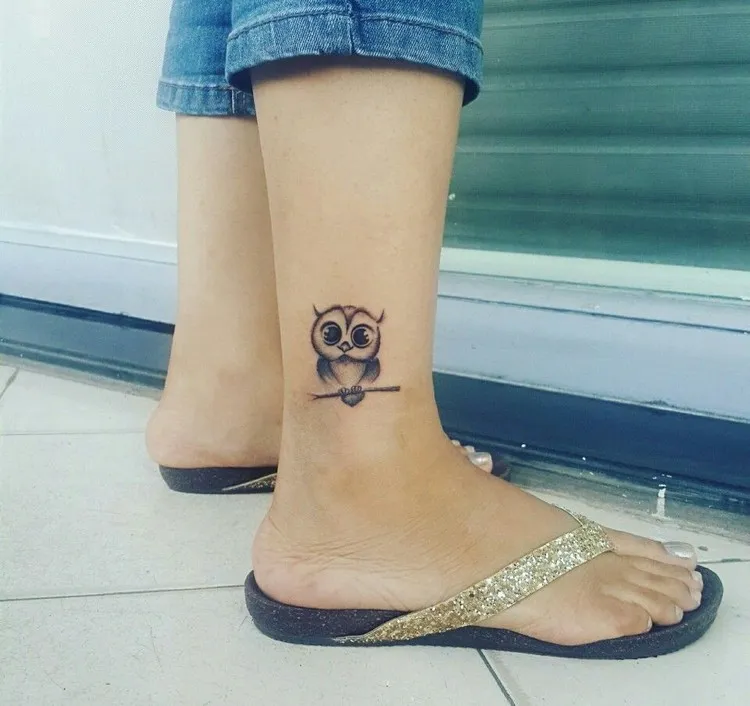 tatouage animaux tattoo hibou sur la cheville inkage femme