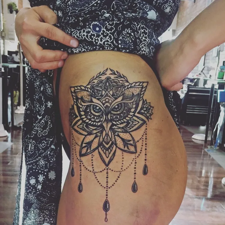 tatouage hibou mandala sur la cuisse idée tattoo tendance femme