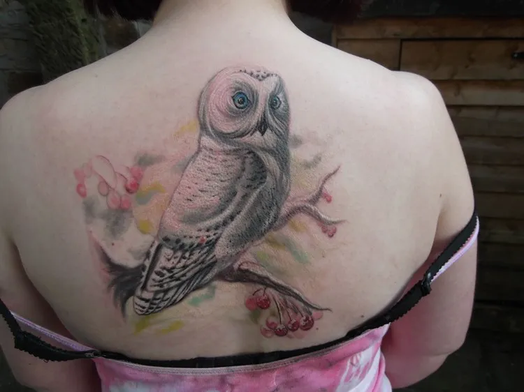 realistic owl tattoo on the back XXL watercolor tattoo