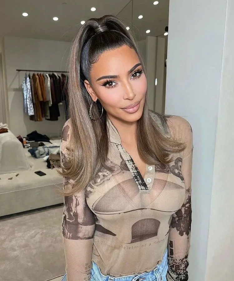 tendance coloration hiver 2022 2023 mousy hair Kim Kardashian couleur cheveux hiver 2023