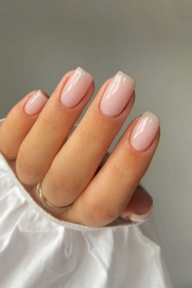 tendance manucure nude 2022 déco ongles minimaliste