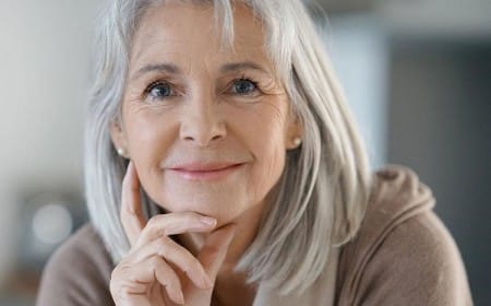 Comment porter frange 60 ans