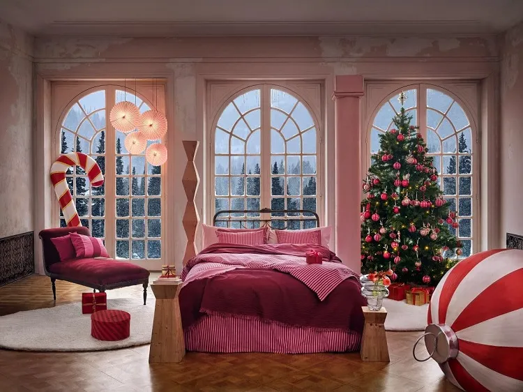 chamre à coucher décorée pour Noël selon les dernières tendances 2022