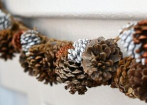 comment faire guirlande pommes de pin bricolage facile décoration Noel