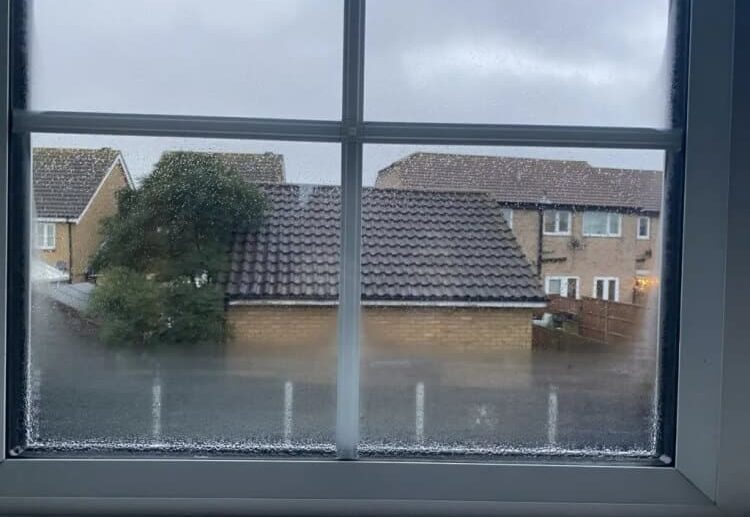 comment faire pour ne plus avoir de condensation sur les fenêtres transformer petits ruissellements écouler