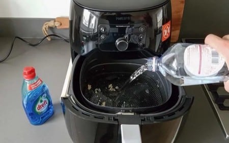 comment-nettoyer-une-friteuse-laisser-reposer-eau-chaude-trente-minutes