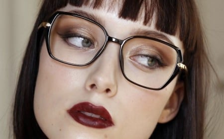 coupe carré avec lunettes