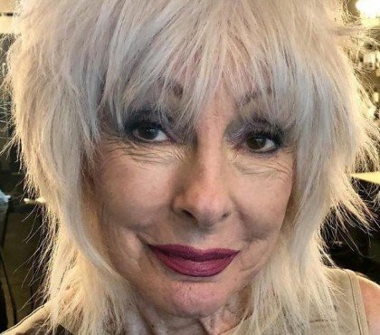 coupe courte femme 70 ans cheveux gris