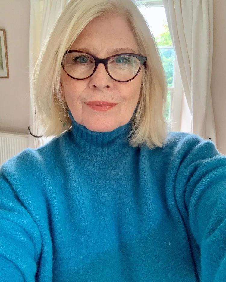 coupe de cheveux femme 60 ans avec lunettes 2022