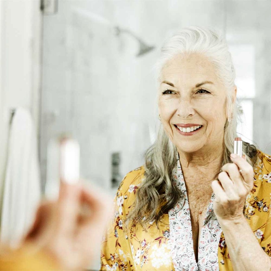 maquillage femme 70 ans