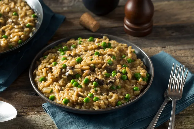 light autumn dishes of quick cooking, a recipe for risotto with mushrooms