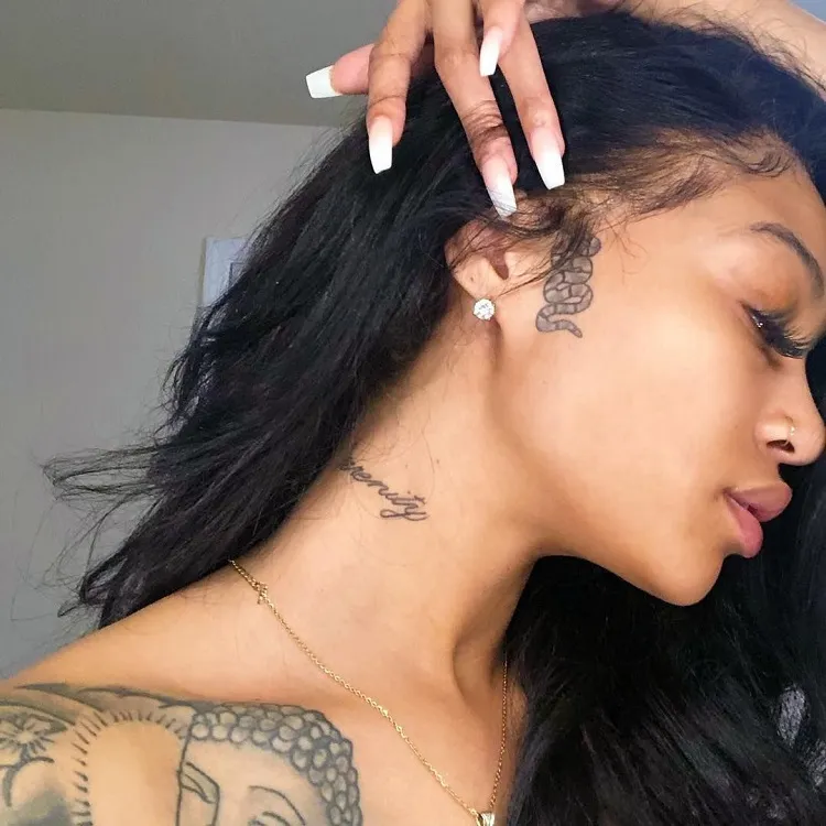 tatouage cour visage femme noire peau mate foncée