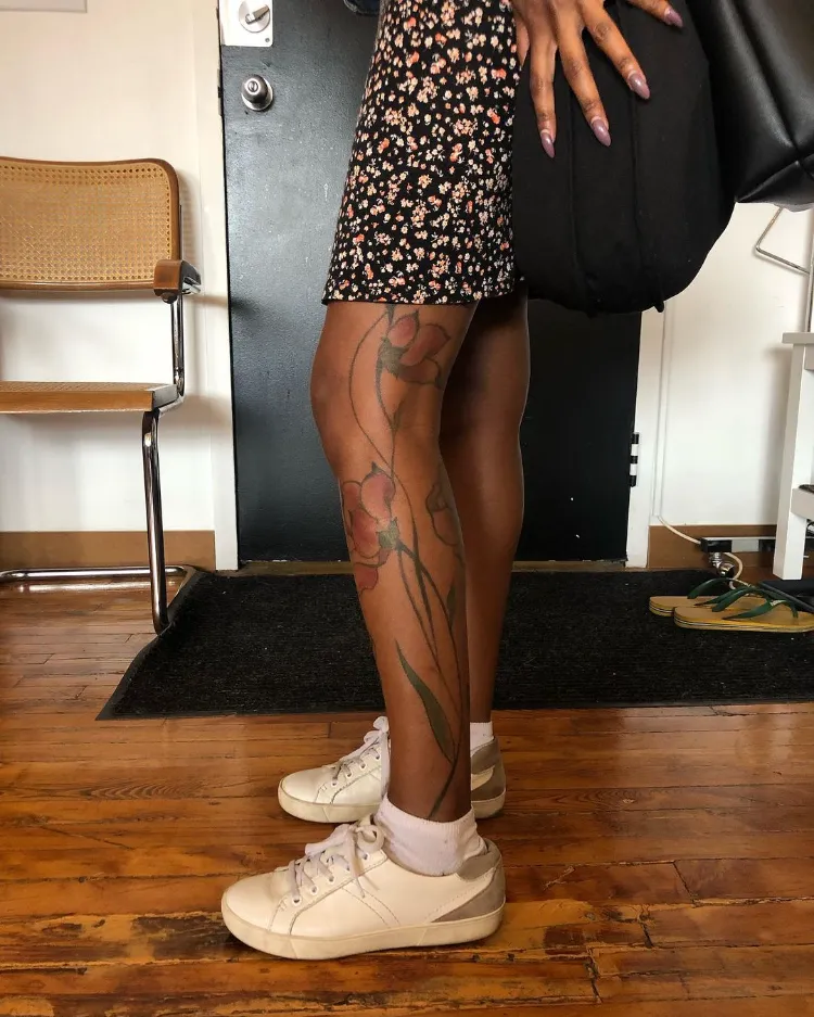 tatouage jambe mollet femme peau trop noire foncée métisse