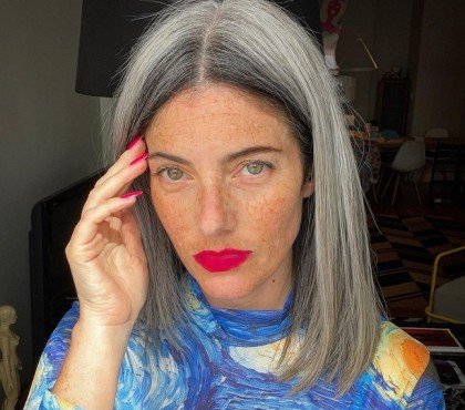 tendance coloration cheveux sel et poivre balayage cheveux blancs gris femme 50 ans technique grey blending meches sel et poivre