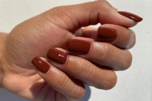Couleur de vernis femme 70 ans tendance