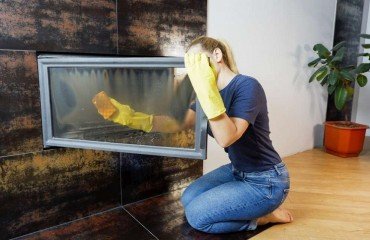 astuce comment nettoyer la vitre d'un insert de cheminée insert bois foyer naturellement sans produit chimique 