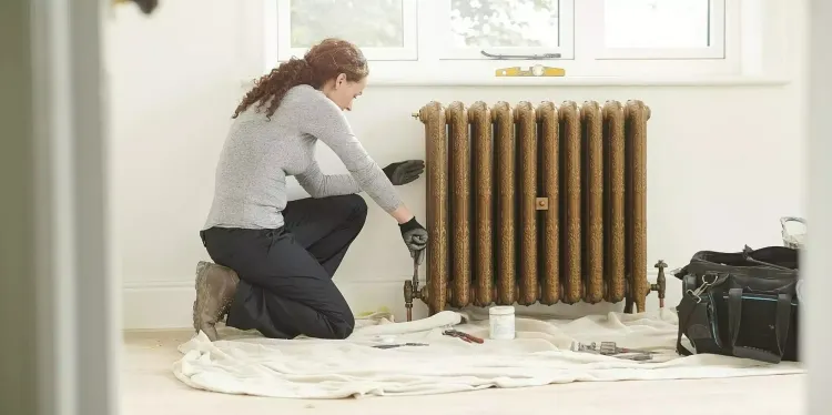 comment augmenter la chaleur d'un radiateur éliminer poussière ailettes appareil dépoussiérer