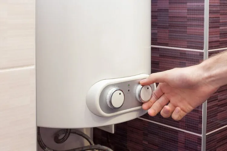 couper le ballon d'eau chaude pour économiser le chauffage électrique de la maison l'hiver réduire la facture d'énergie économiser de l'argent