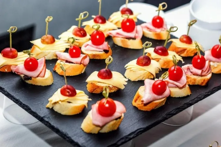 idées d’amuse-bouche de Noël prosciutto jambon cru combiner olives recettes méditerranéennes