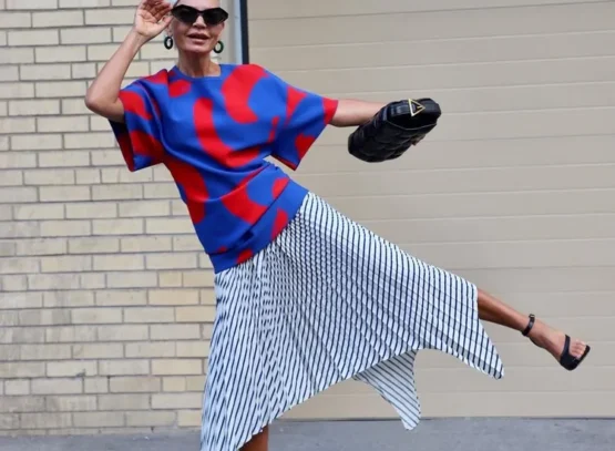 look femme soixantaine comment porter jupe asymétrique à 60 ans Grece Ghanem astuces mode qui rajeunissent