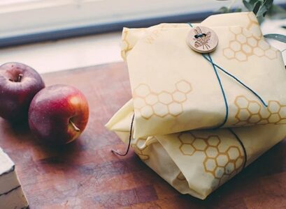par quoi remplacer le film alimentaire plastique tissu enduit cire abeilles