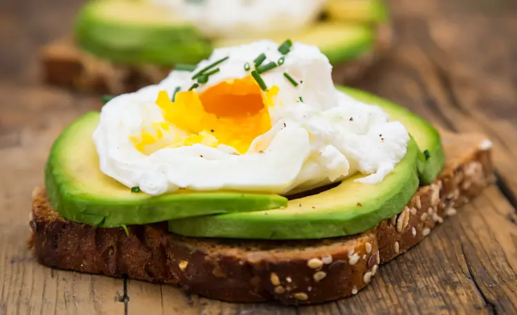 petit déjeuner équilibré pour maigrir avocado toast manger sante bien etre