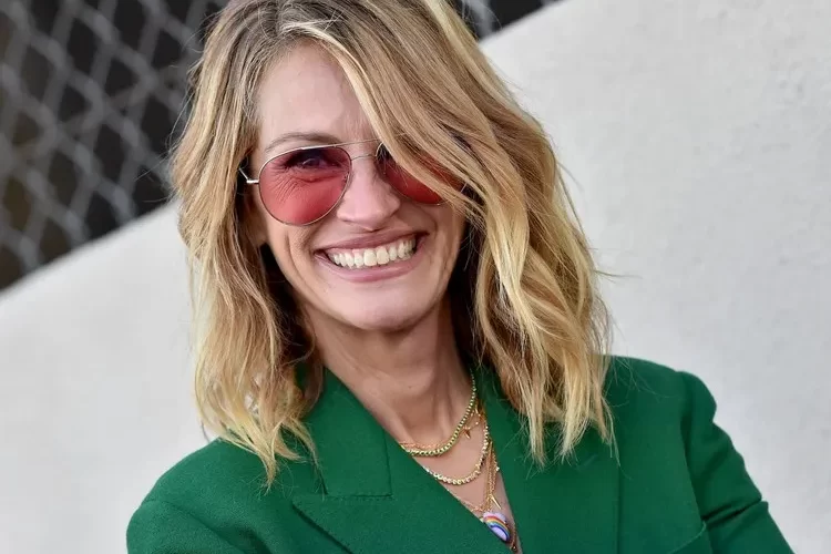 Coupe de cheveux tendance 2023 : Quel carré long pour femme 50 ans ? 4