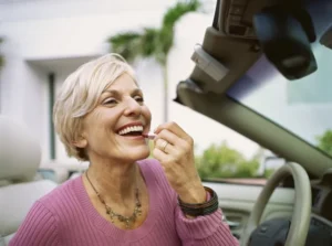 quel rouge à lèvres à 70 ans comment etre belle après 70 ans conseils soins des lèvres maison