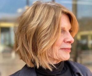 quelle coiffure coupe au carré plongeant femme 50 60 ans pour se rajeunir en 2023