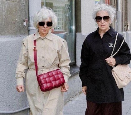 quelles couleurs vetements porter apres 60 ans pour paraitre plus jeune tendances mode femme 70 ans conseils idées tenues