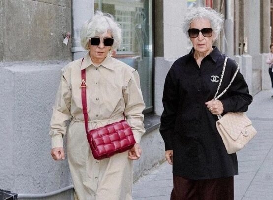quelles couleurs vetements porter apres 60 ans pour paraitre plus jeune tendances mode femme 70 ans conseils idées tenues