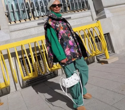 quelles sont les couleurs qui vieillissent mode femme 60 ans Grece Ghanem